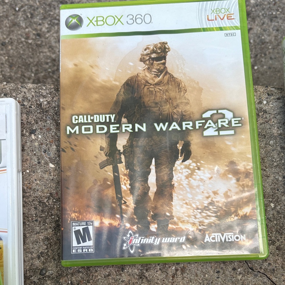 Call of Duty: Modern Warfare 2 for Xbox 360 - Green Case